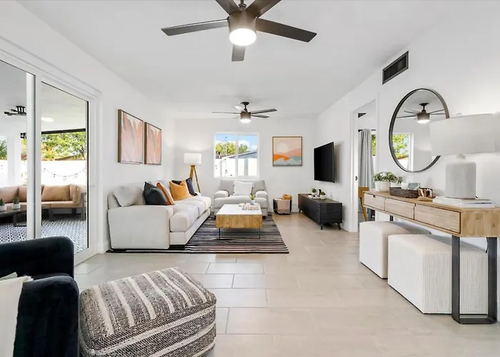 Сasa de vacaciones 4br 3ba With Pool, Hot Tub, Putting Green, & Game *