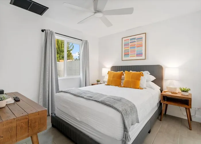 4br 3ba With Pool, Hot Tub, Putting Green, & Game * Tempe