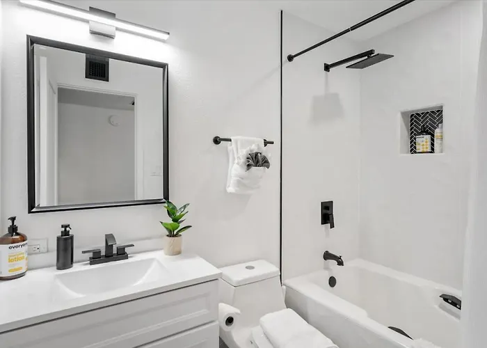4br 3ba With Pool, Hot Tub, Putting Green, & Game * Tempe