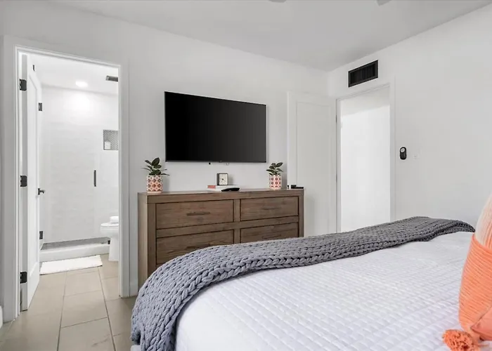 Сasa de vacaciones 4br 3ba With Pool, Hot Tub, Putting Green, & Game *