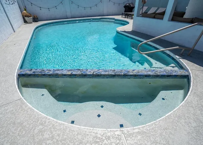 4br 3ba With Pool, Hot Tub, Putting Green, & Game